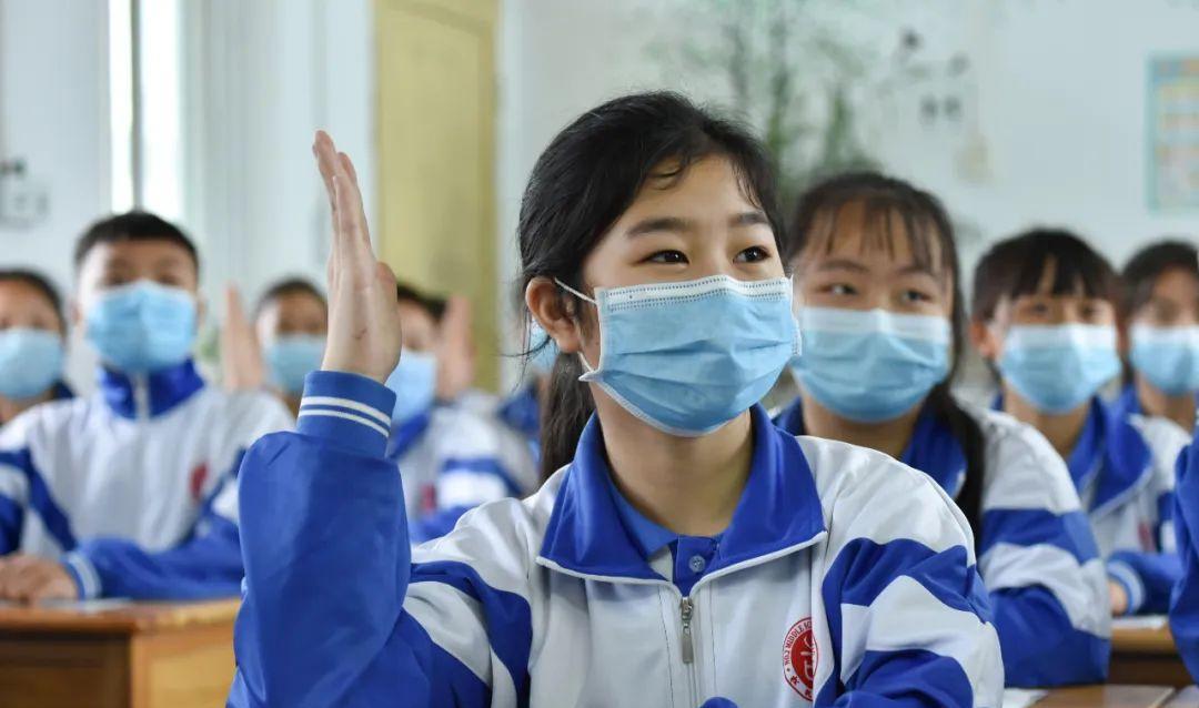 监督孩子上网课,想让孩子成绩提高,家长要注意这“3要4不要”