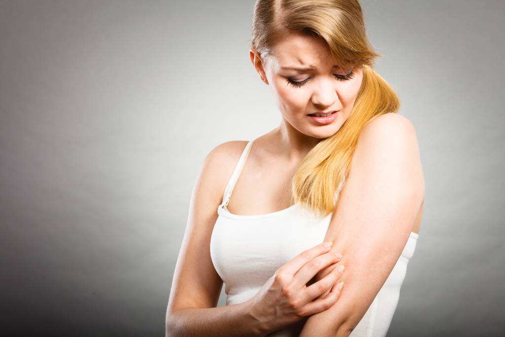 马桶上别挂毛巾架了!瞧瞧年轻人的做法,太先进了,给大家晒晒