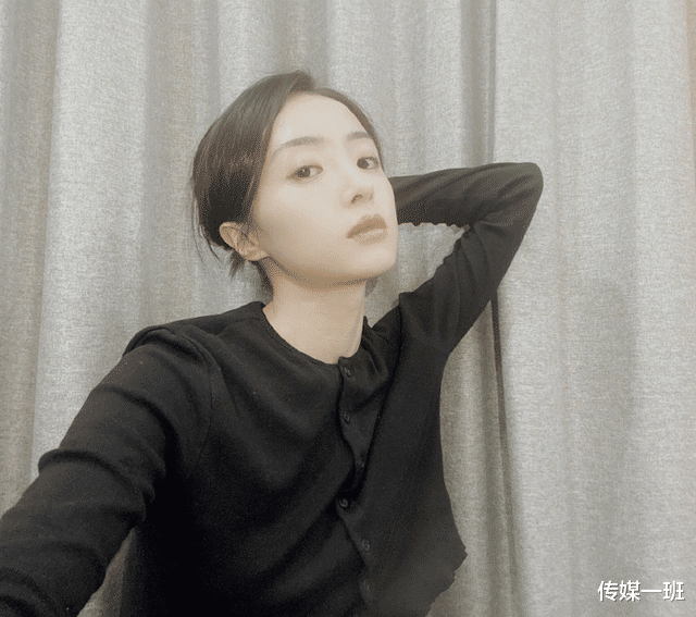 胡歌|胡歌妻子邻居爆料，女方曾花80万学化妆，其父亲做工程家庭殷实