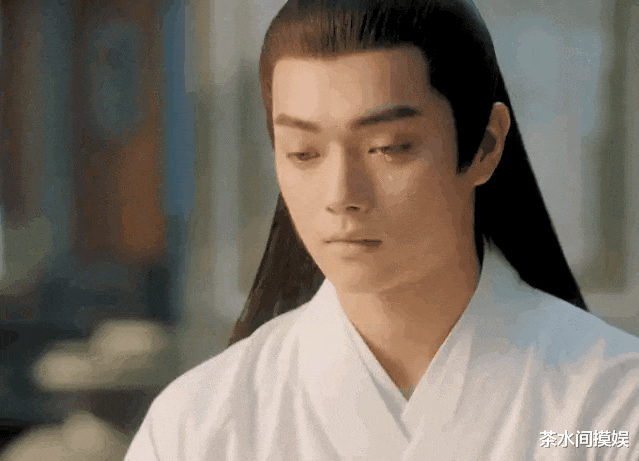 李易峰|李易峰水桶腰醒目、许凯肿成胖头鱼，颜值再高，发福了也别演古偶