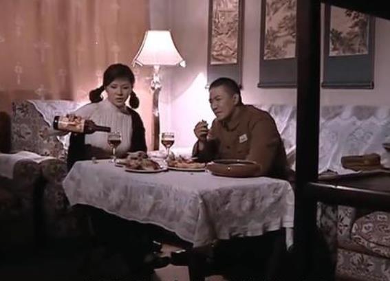 李云龙|亮剑：丁伟和孔捷，谁才是老李的真朋友？老李出轨风波时看出来了