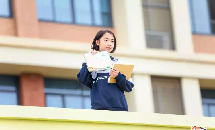 东方卫视春晚|《少年说》里这位妈妈的回答让我明白:什么才是真正的见过世面