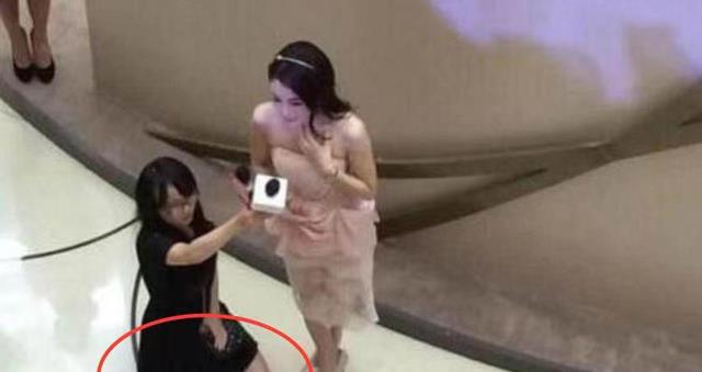 黄轩|拍个广告肩膀也要造假？高片酬下明星身上还有什么是真的？