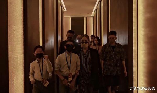 萧亚轩|萧亚轩复出“脸变了”?本尊素颜私照流出 ,真实脸蛋现形