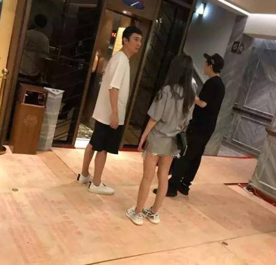 王思聪|王思聪与女友宅家过日子!家中一双鞋要235万元,豪宅内景曝光