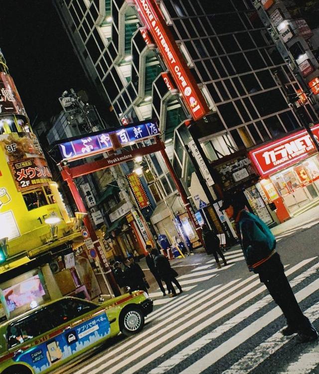 马伯骞|有情况？马伯骞深夜带两个美女回家，曾与孔雪儿闹绯闻