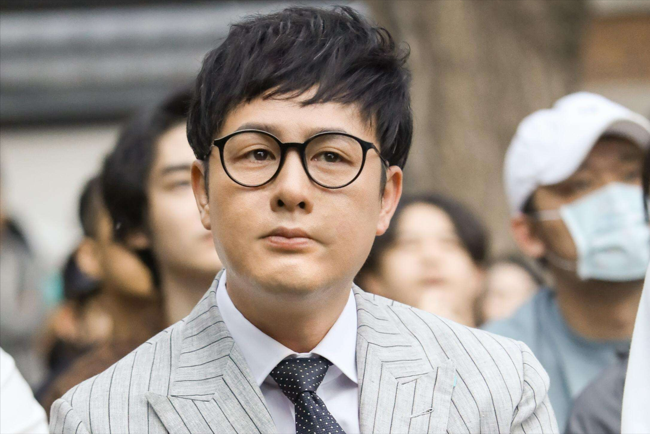 张颂文|2年被拒绝600多次,捡烂菜叶吃的张颂文,如今成功“逆风翻盘”