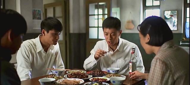 父母爱情|《父母爱情》细节显示，江卫国和白红梅分手十多年后才结婚