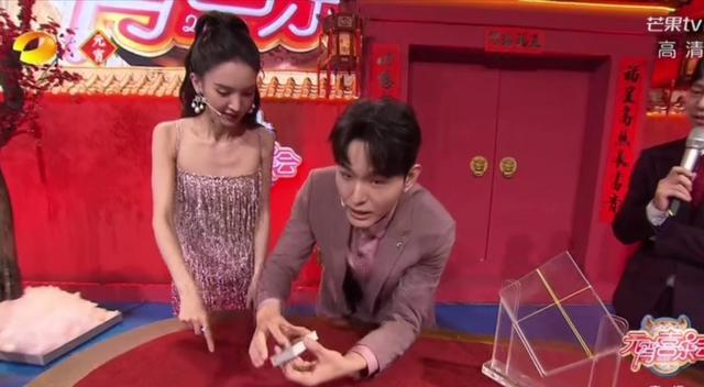 张小斐|元宵晚会:baby状态憔悴能量低,张小斐唱功惊人,金晨排骨胸抢镜