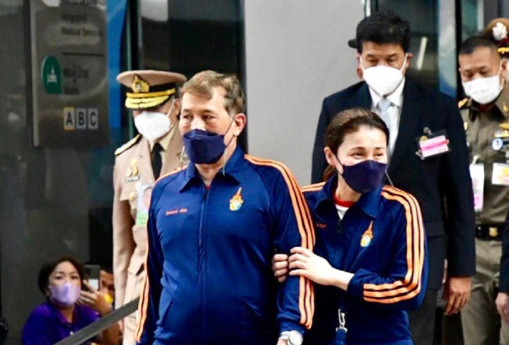 人世间|提帮功王子大变样,穿休闲装阳光帅气,回国看姐姐被赞王者归来