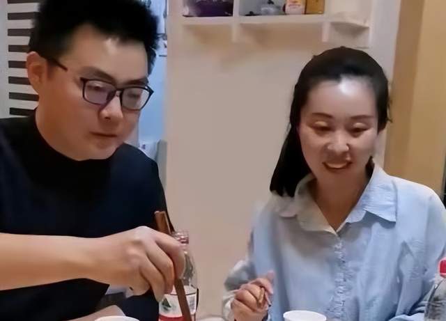 28事件持续发酵,许家妮妮直播带货卖土豆,暗戳戳内涵杜新枝?
