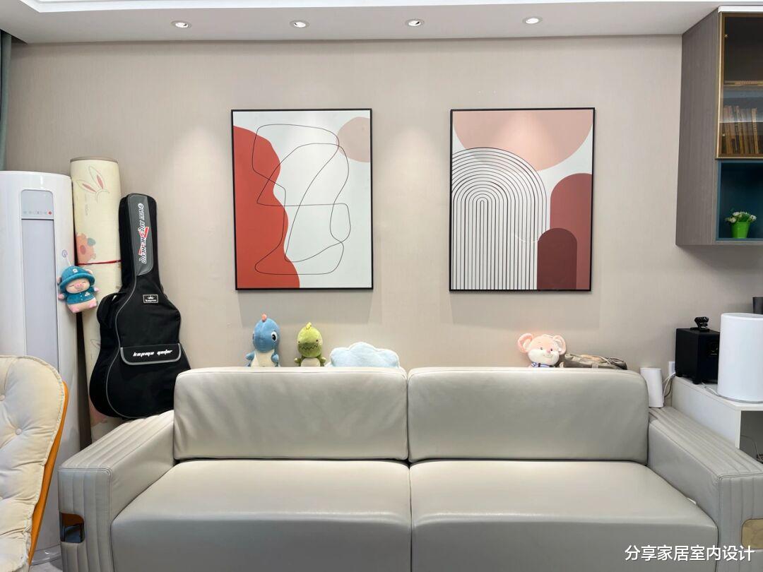 她家入住一个月后的新房,室内整洁干净很舒适,设计柜子很实用!