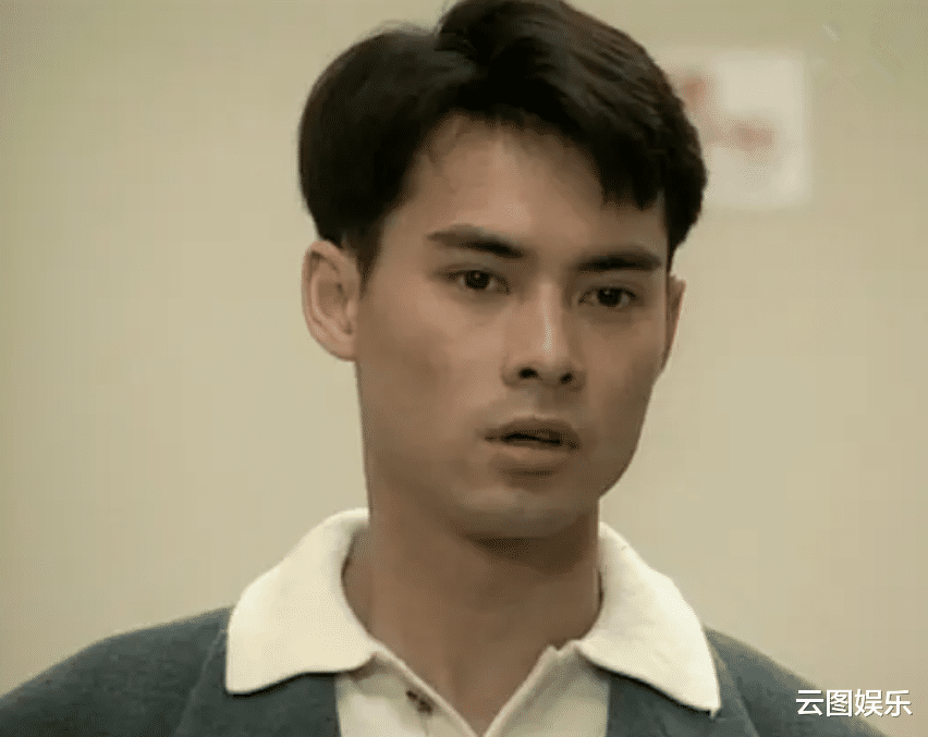 海俊杰|海俊杰迎50岁生日，与小13岁妻子贴面秀恩爱，女方身材圆润显富态