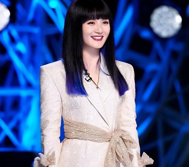 谢娜|谢娜:官宣要改行,亲自书写800字大作文告别主持界去做话剧演员