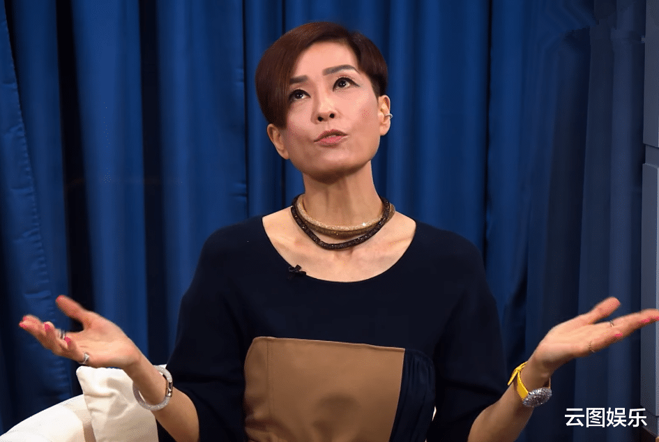 伍咏薇|53岁伍咏薇被曝耍大牌!对主持人翻白眼一脸不屑,故意背对着说话