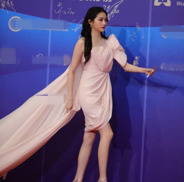 贾玲|百花奖红毯：佟丽娅气质绝，张小斐好会穿，贾玲你怎么又胖了