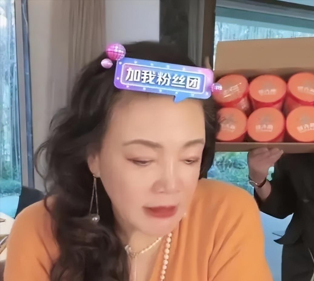 离婚一周年，大s携光头老公起诉要钱，汪小菲：你个窝囊废