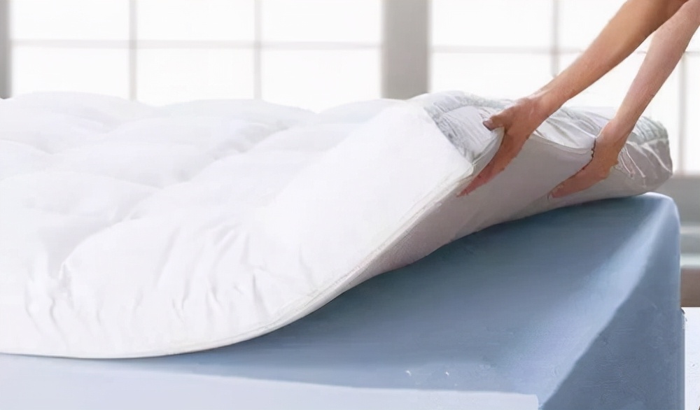 床垫上那层膜到底要不要撕掉？很多人不懂，难怪床上螨虫多！