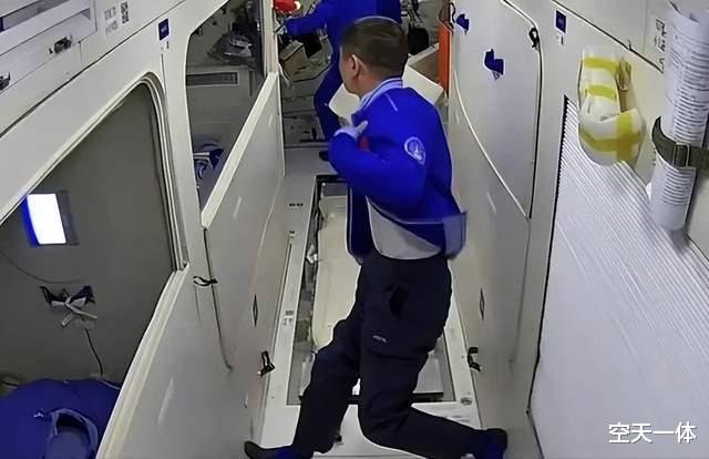 我国空间站第二个卫生间亮相,问天睡眠区画面来了,梦天也有吗?