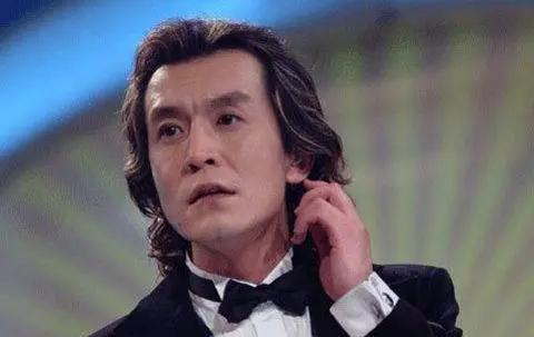 李咏|出轨的明星,应该多学学李咏的老婆,定期给公婆打钱,且永不改嫁