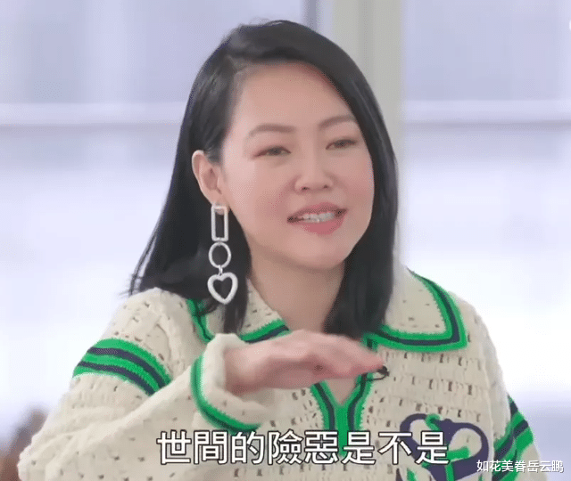 小S|小S硬撑的样子真尴尬,没有蔡康永连话都接不好,脸肿状态太差了