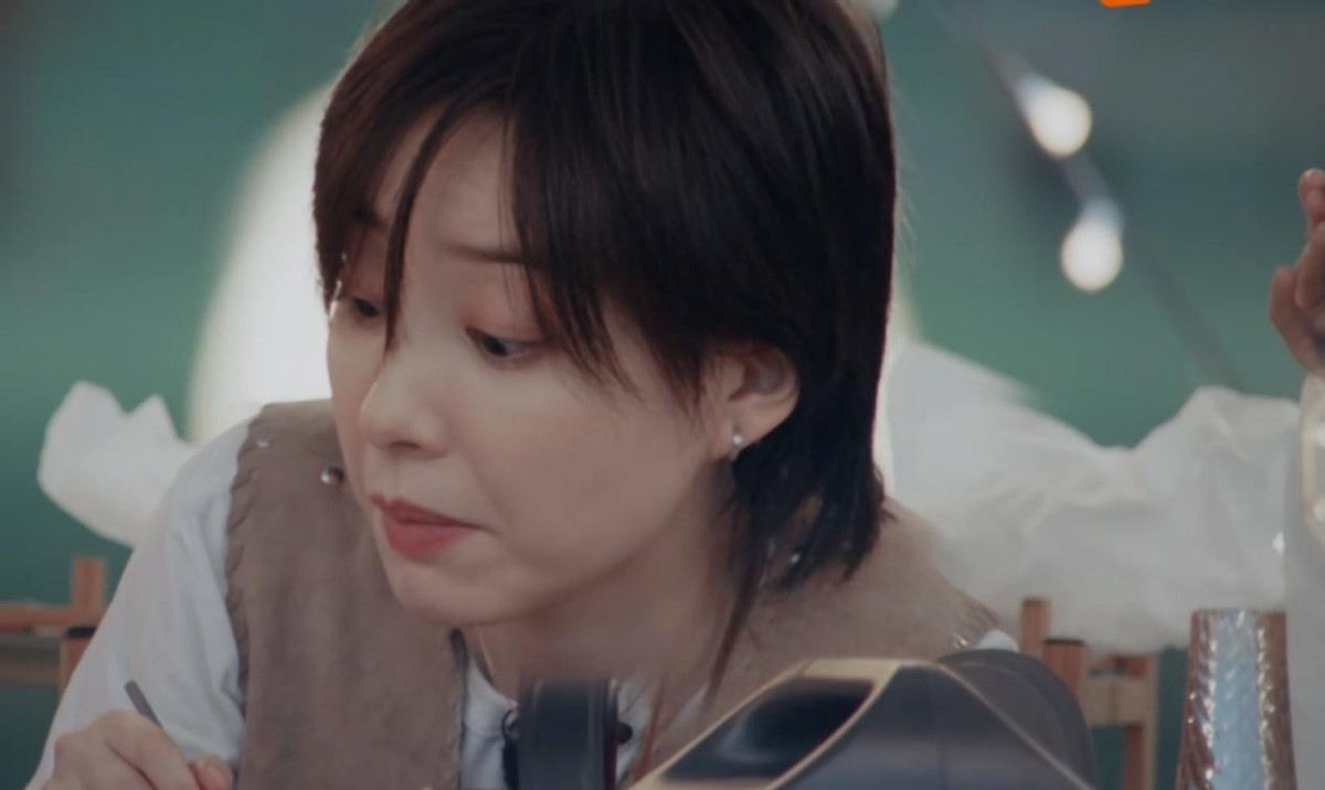 杨幂|杨幂的“方脸”,李斯丹妮的“皱纹”,《花少4》的滤镜太真实了