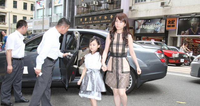 吕丽君|吕丽君早就败光20亿资产？难怪没底气怼大刘，但她不值得同情