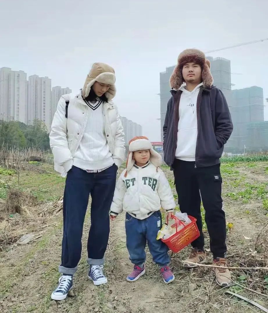 购房置业|疫情失业、没钱买房,90后爸爸说:住出租房一样能给孩子好教育