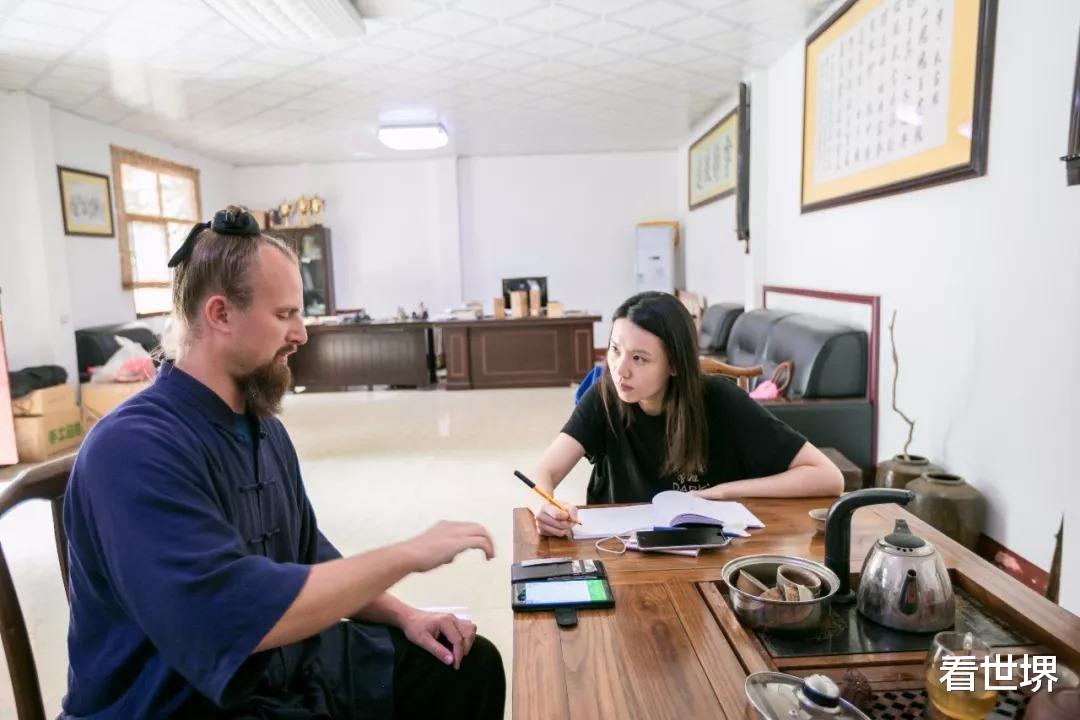 |西方人:“欺负人”应该是一个职业选择