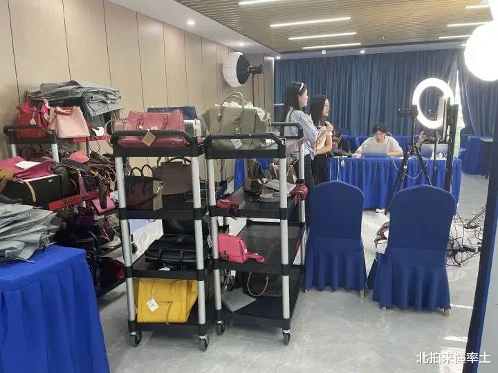 爱马仕不香了!杭州女子卖掉10多只包换现金!有人砸120万买百达翡丽手表投资,结果飞快“打脸”……