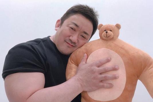 马东锡|宠溺地把爱人介绍给朱莉!马东锡好疼爱老婆,这样的爱情令人向往