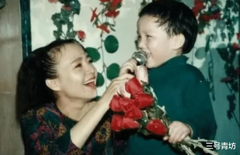 黑豹2|巴图:不被亲生父亲认可,和母亲相依为命,如今为母亲遮风挡雨