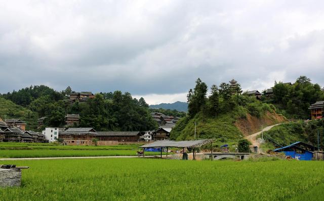 乡村旅游|世界最“时尚”的苗寨，藏于贵州深山上千年，民族服饰最特别