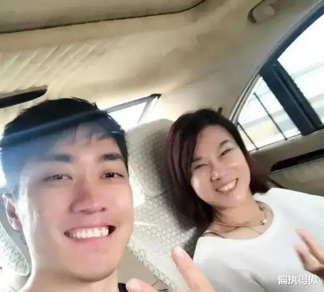 董明珠|董明珠：和王自如热恋中？曾经公开戴情侣表，朋友圈晒亲密合照