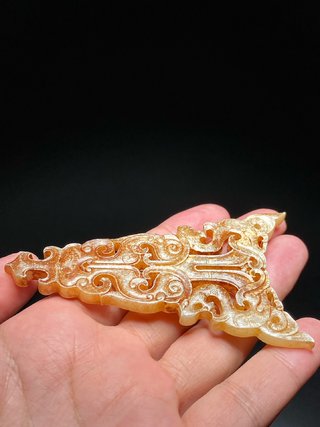 和田玉籽料|明以前 和田玉籽料 白玉沁色 龙纹 玉珮 挂件