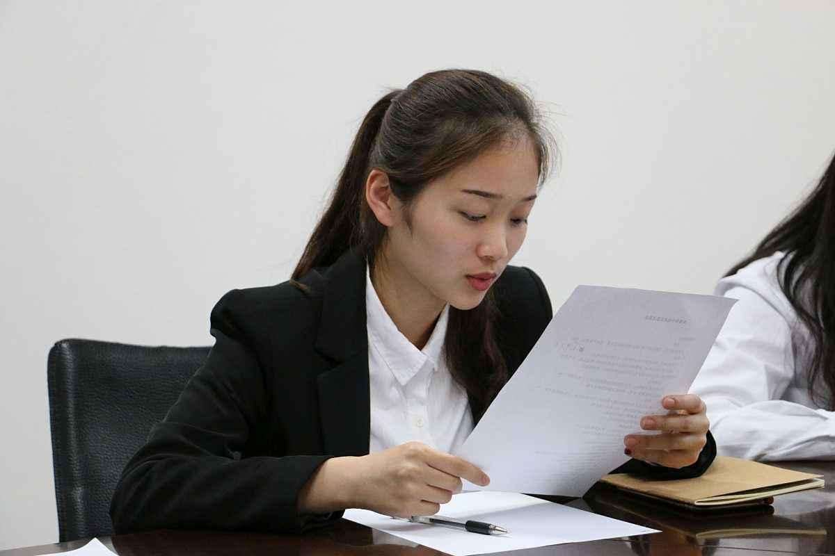 求职|面试官：为了工作，你能接受打胎吗？女硕士的回答让考官抬不起头