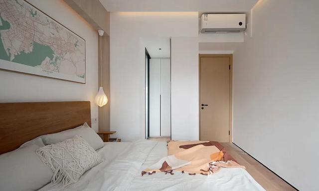 84㎡三居室,客厅不放老三样,改做藏书阁+游乐室,生活更有趣!