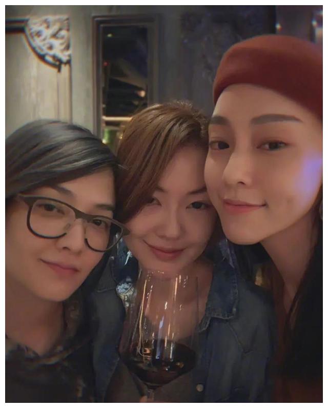 范玮琪|范玮琪父亲去世大小S发文悼念,两位亲人接连去世范玮琪悲痛不已