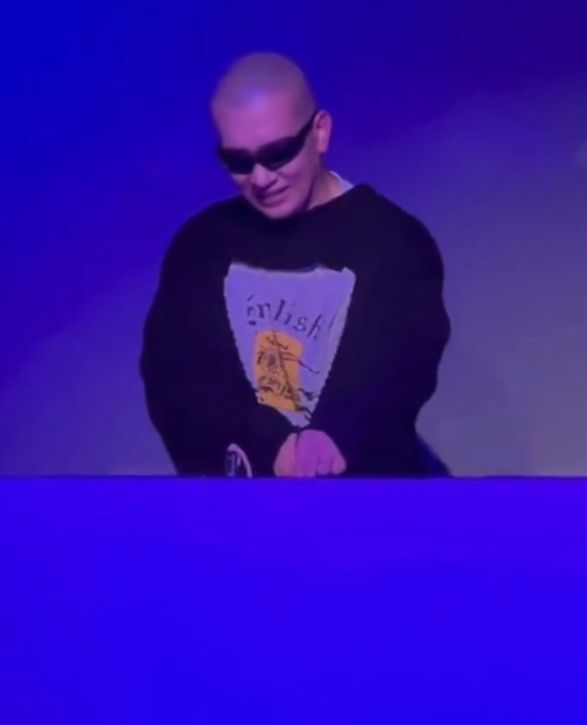 小S|小S具俊晔参加活动，两人搭肩搂腰不避讳，过分亲密被指不合适