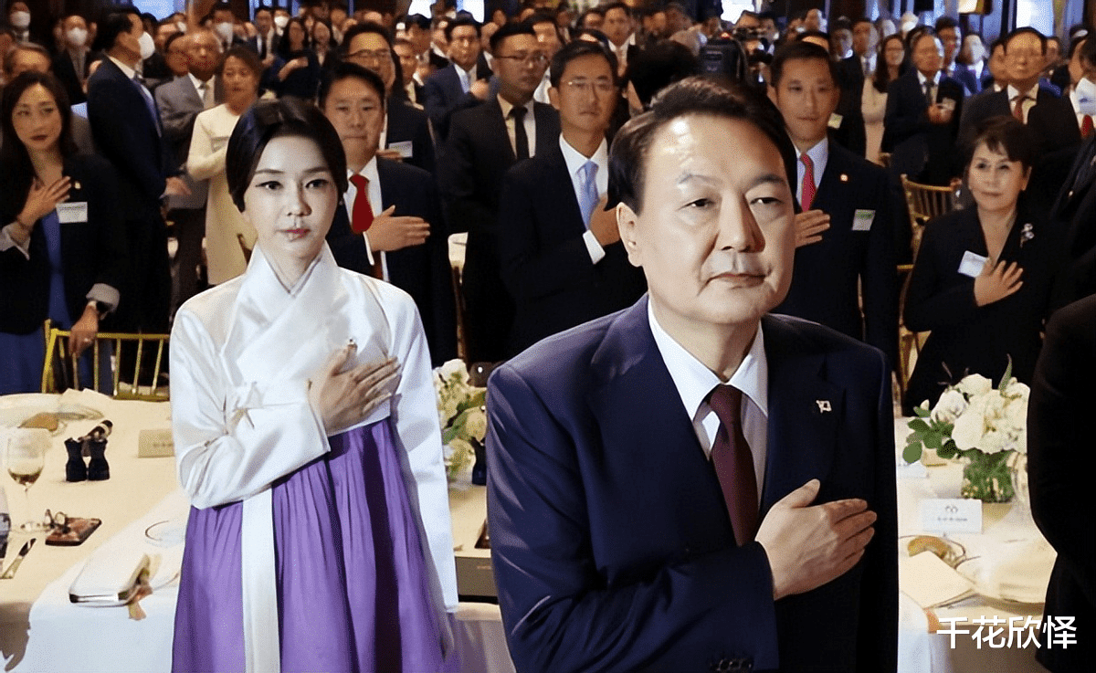 穿衣搭配 韩国第一夫人闪耀国外！穿高级韩服参加晚宴美成电影女主，太长脸