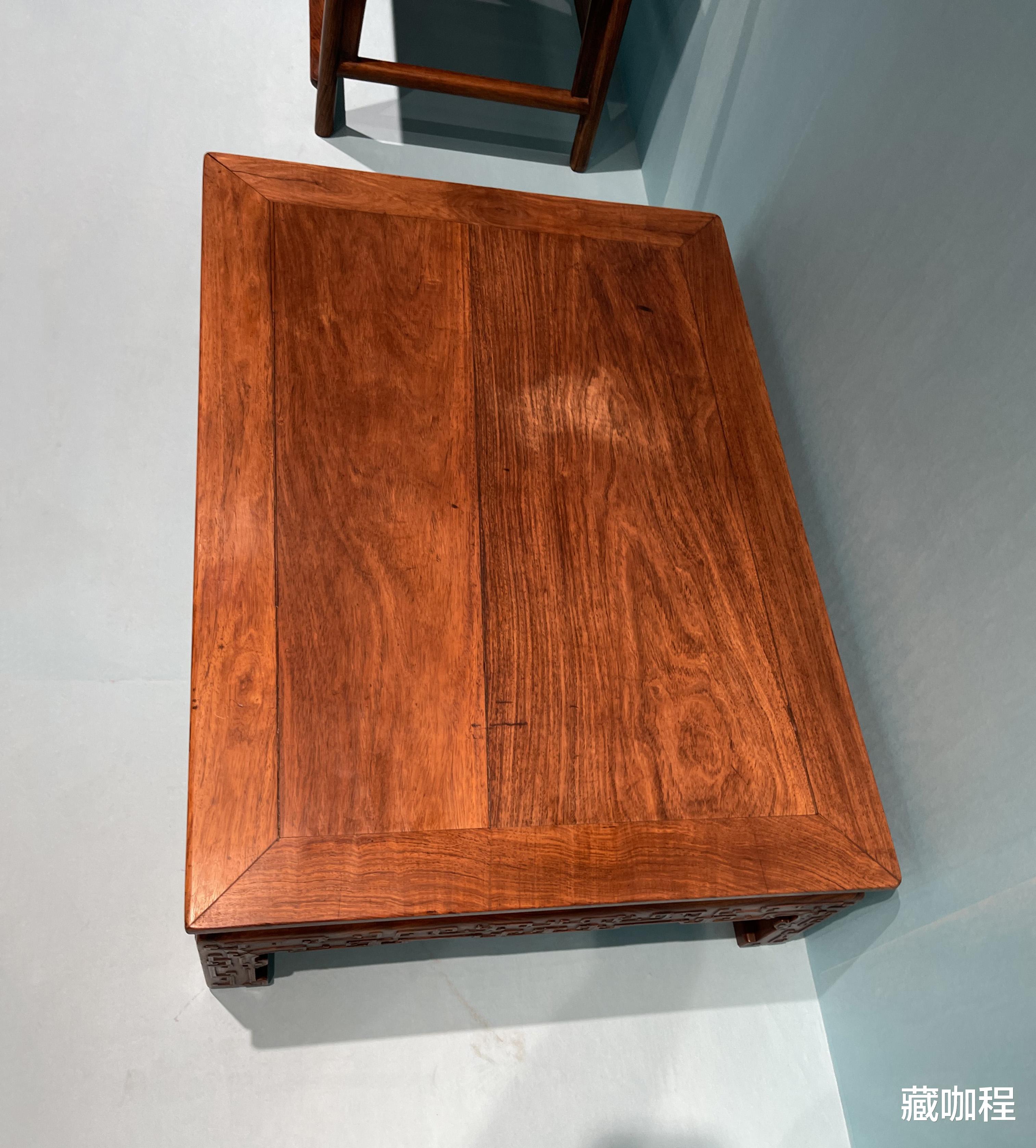 老底保存较好,黄花梨拐子纹炕桌43.7万成交