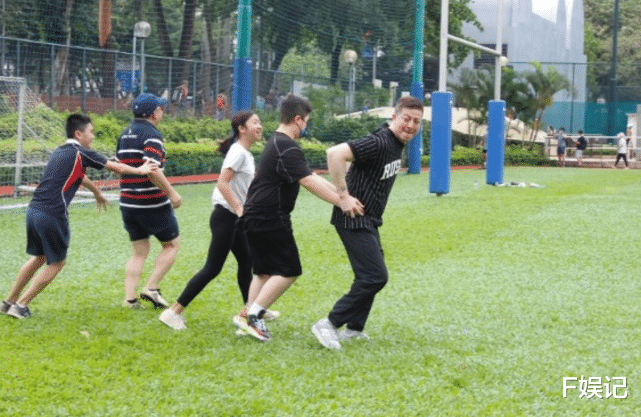 TVB|TVB绿叶郑健乐失婚独自照顾2个自闭症儿子 努力赚钱为儿子未来打算