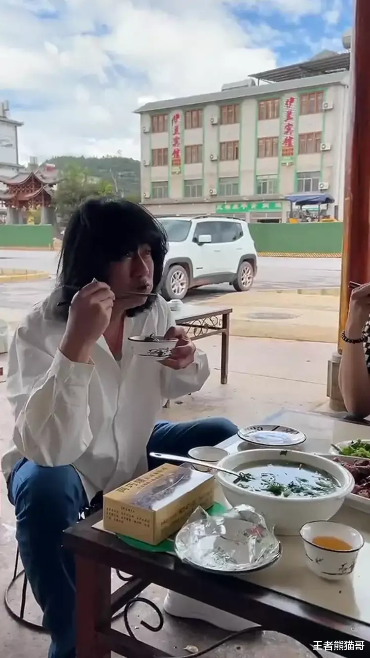 成龙|云南网红“成龙”：我这么像大哥，找我拍戏低于六位数都不想接