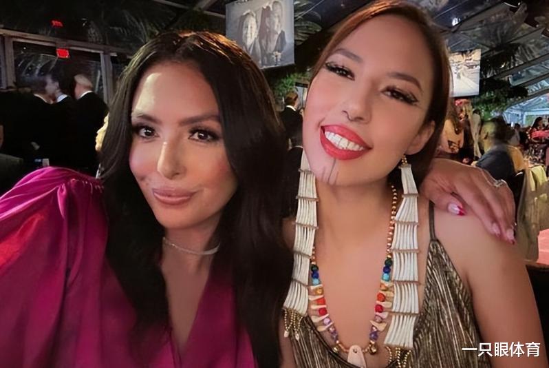 瓦妮莎|瓦妮莎近照曝光!带3女儿滑雪,陪侄儿打保龄球,晒新年全家福