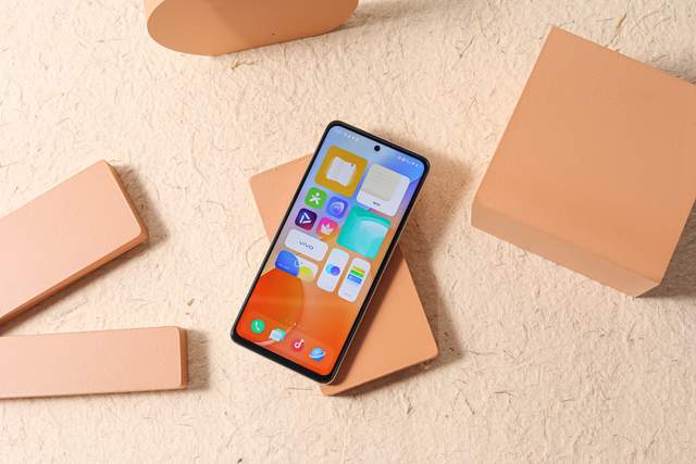 iqoo|年底换新机，这几款千元神机，一个比一个能打