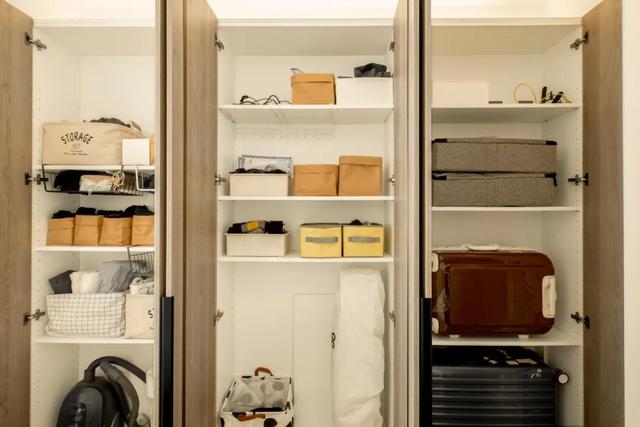 50㎡一字户型,逆袭两居室,独立厨房+办公区+浴缸全都有,真赞!