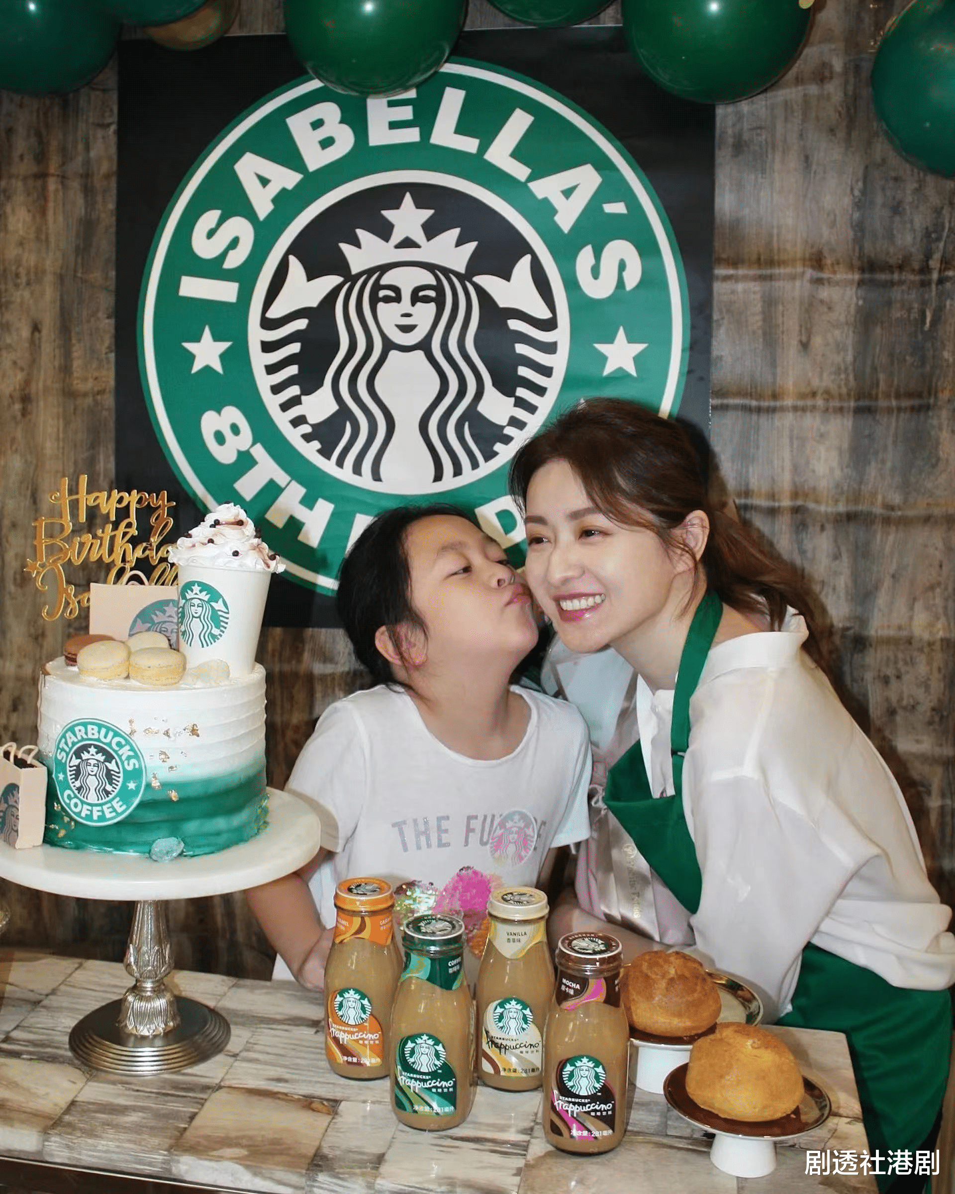 徐菁遥|前港姐化身诱人飞机师贺老公50岁生日，牛奶肌白到发光被赞是索爆人妻