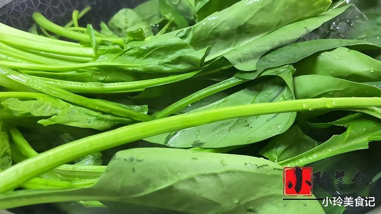 教你做菠菜馅小笼包，皮薄大馅，鲜香味美，好吃又解馋，真香