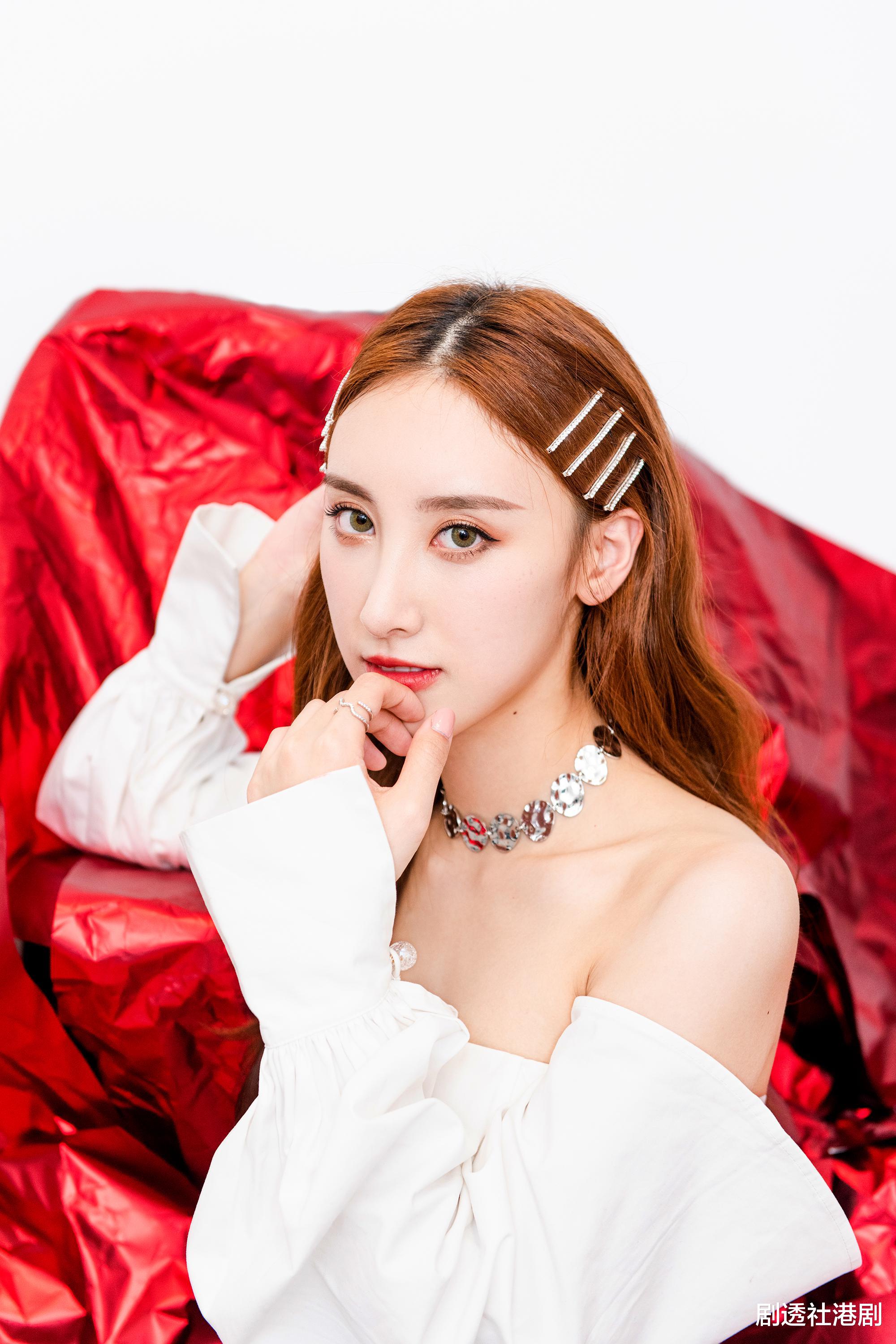 三里屯|恐白跑一趟！英皇力捧小花早前确诊新冠，疑因此无法参与重头节目