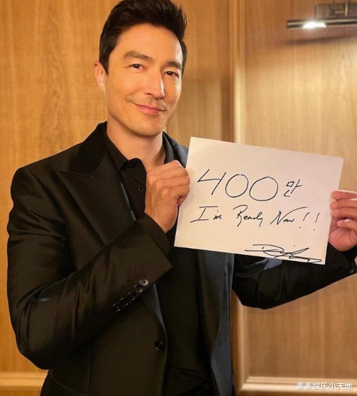 玄彬|玄彬手写标语感谢粉丝，影片《共助2》成功突破400万票房